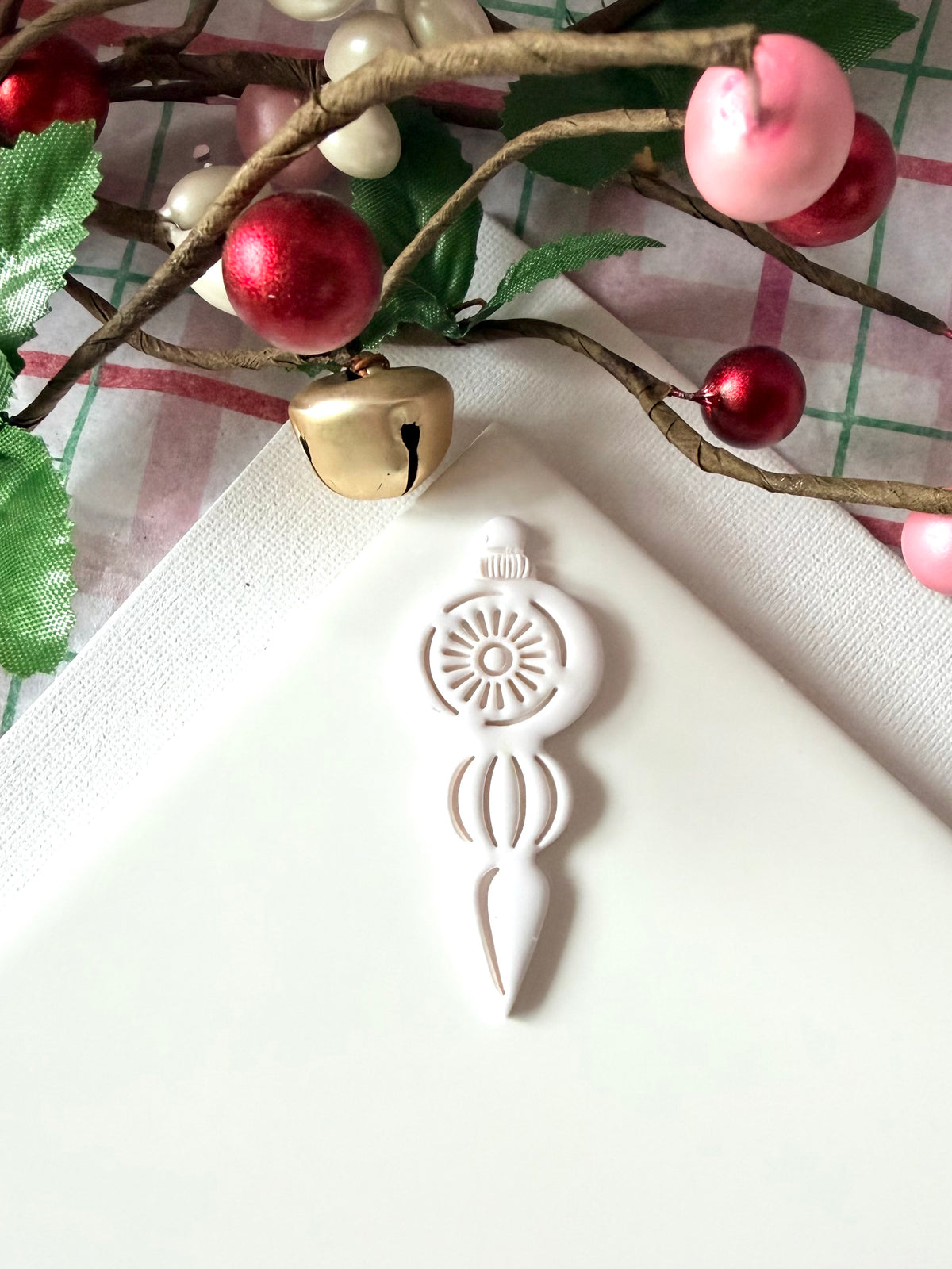 Embossed Retro Ornament Cutter