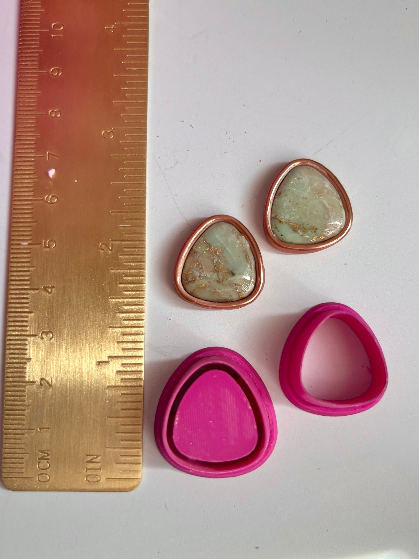 Medium Rounded Triangle Bezel Cutter