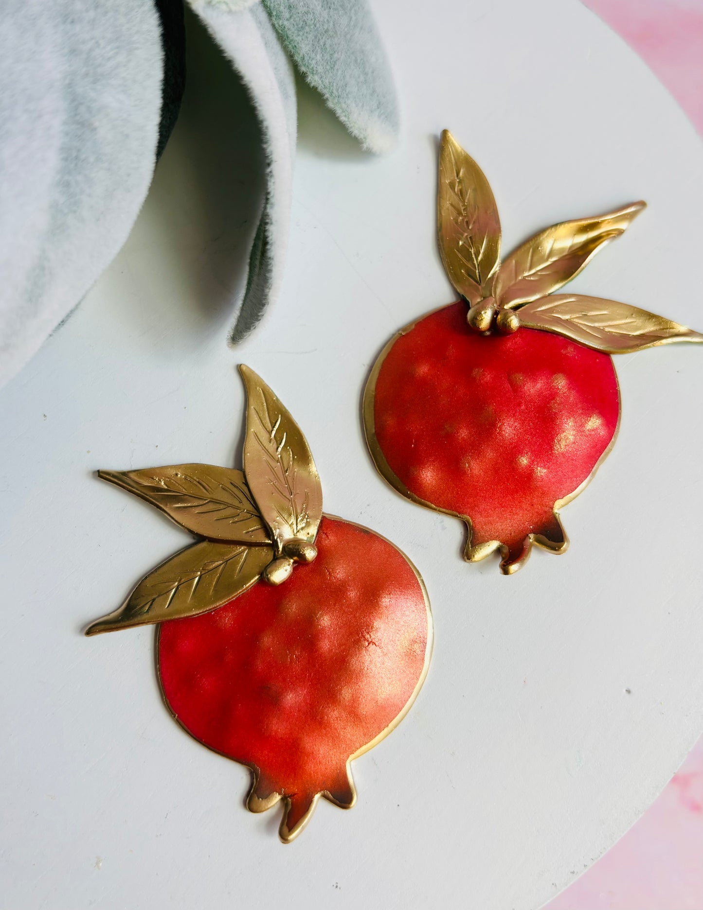 Rustic Pomegranate Cutter