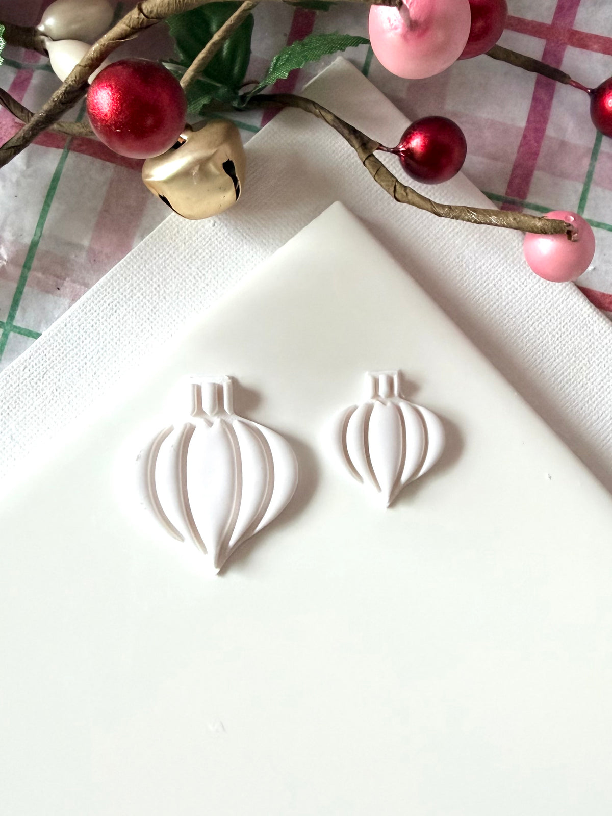 Embossed Bauble Cutter