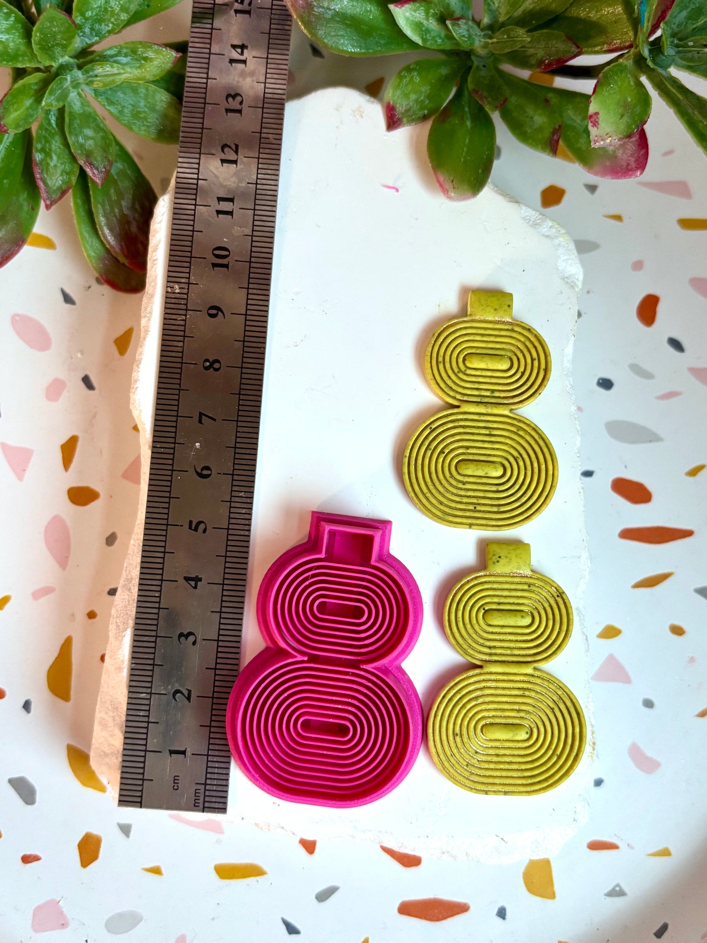 Oval Layer Vase Cutter
