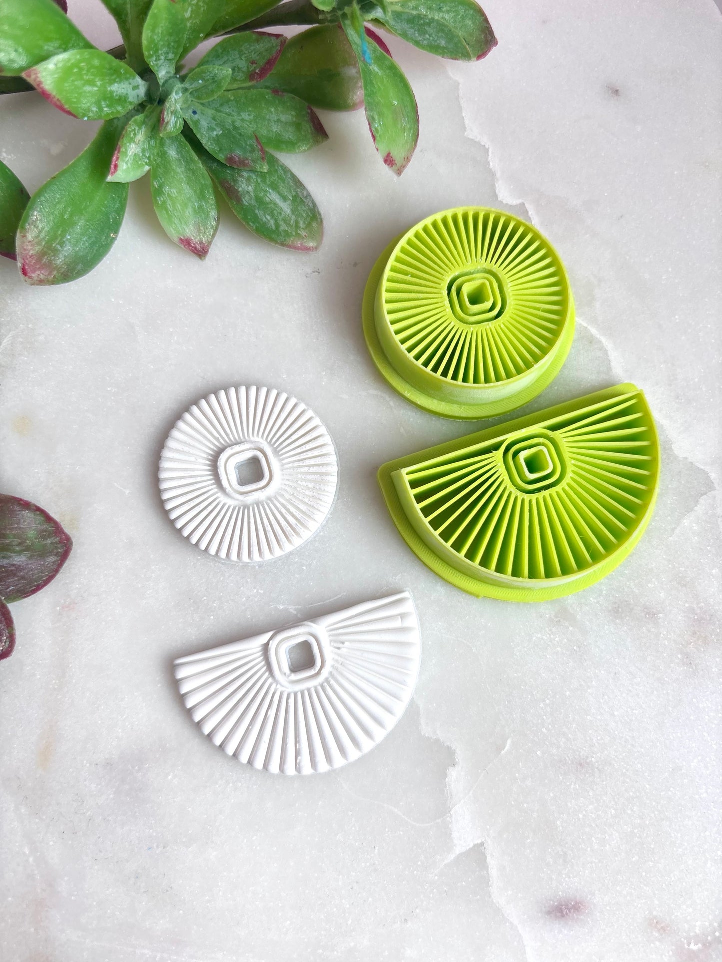 Tropical Queen Cutter Set