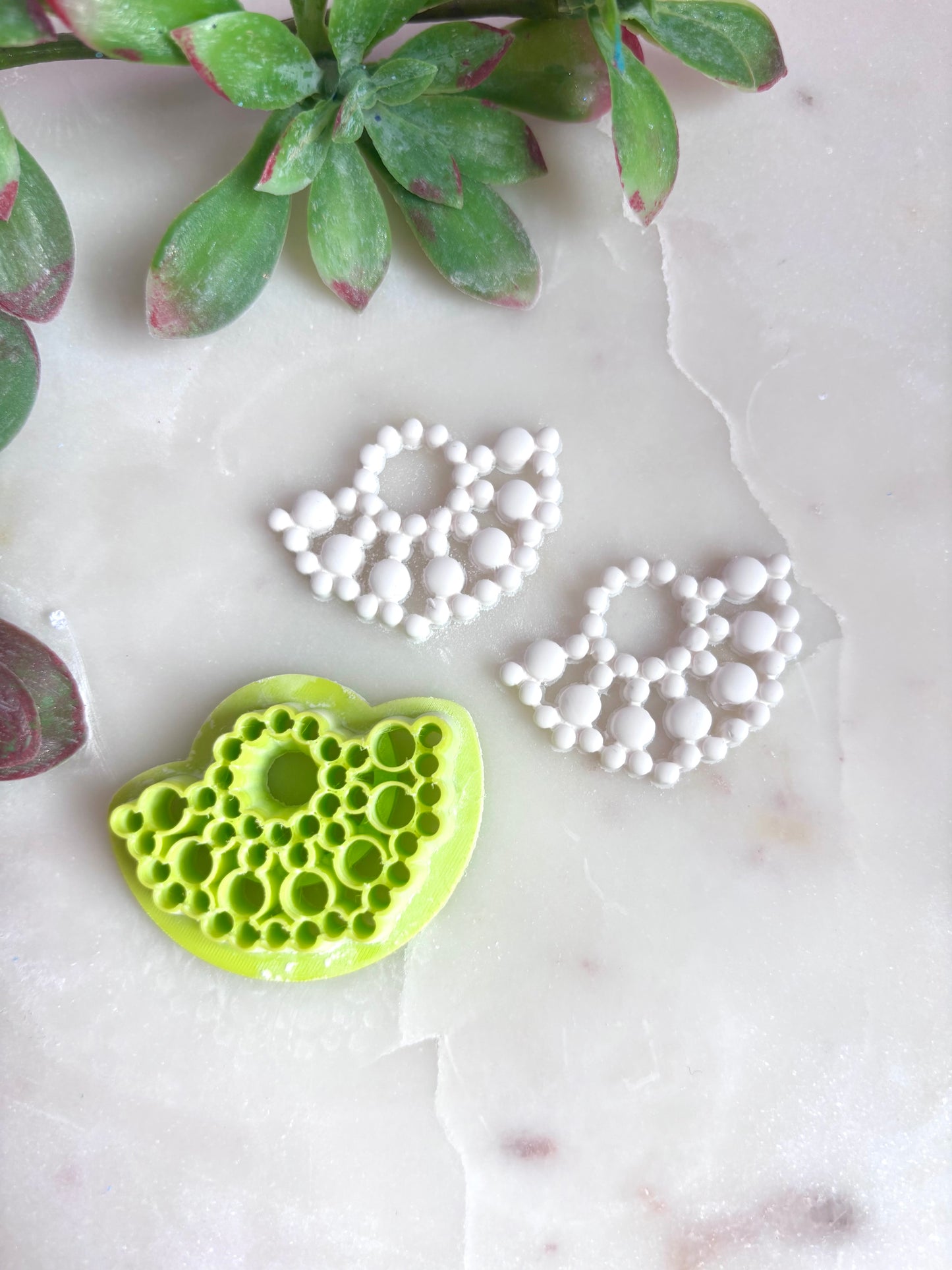 Beaded Bubble Hoop Cutter