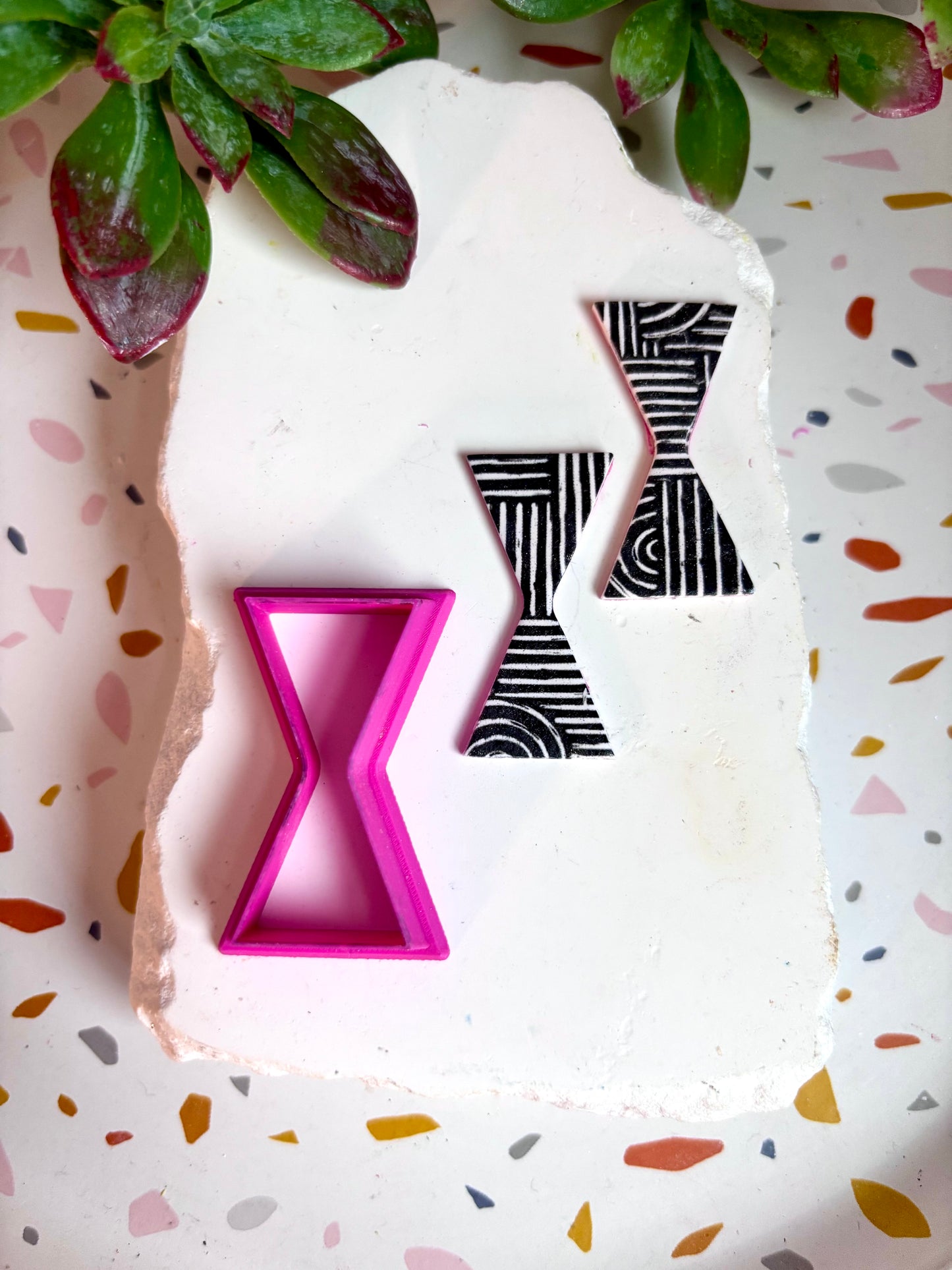 Hourglass Vase Cutter