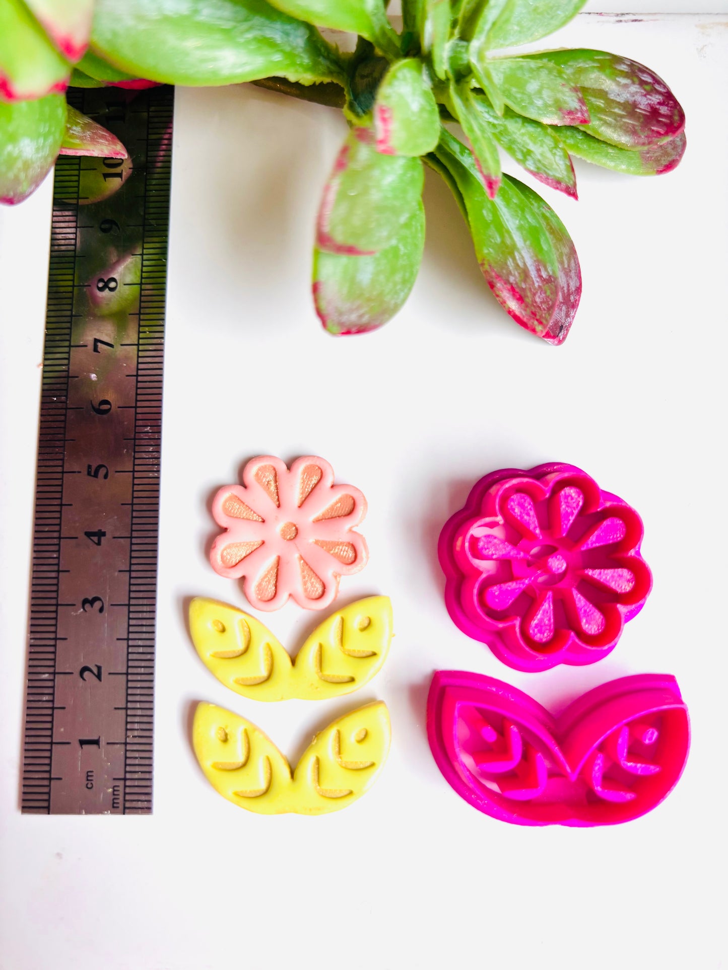 Embossed Flower & Leaf Set