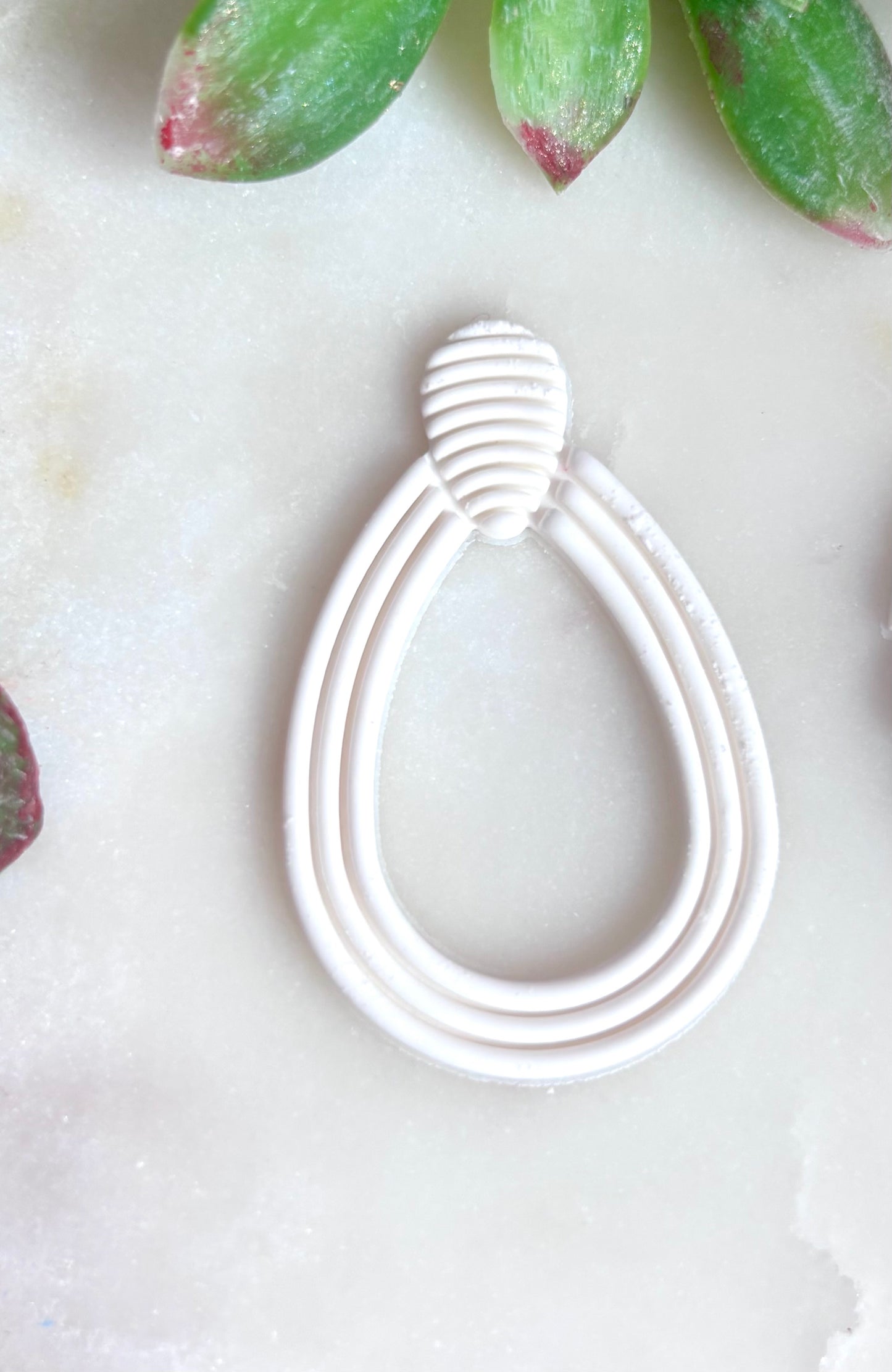 Lined Loop Cutter