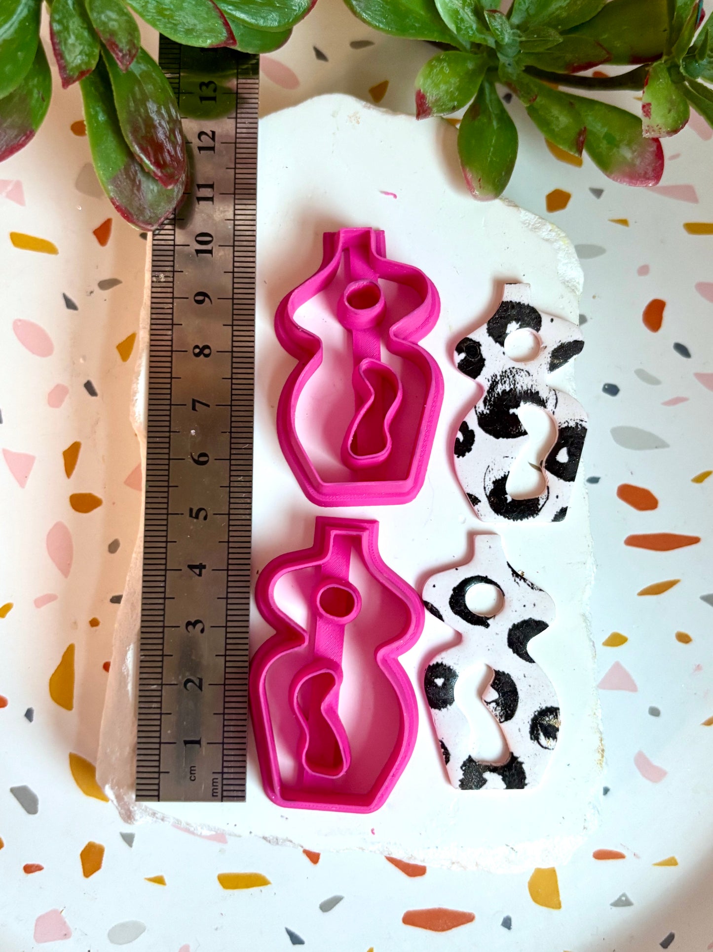 Organic B Vase Cutter