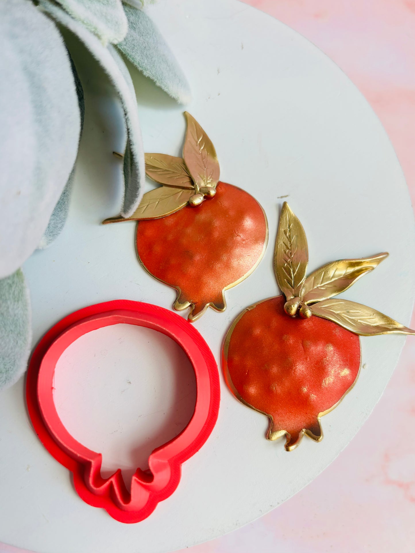 Rustic Pomegranate Cutter